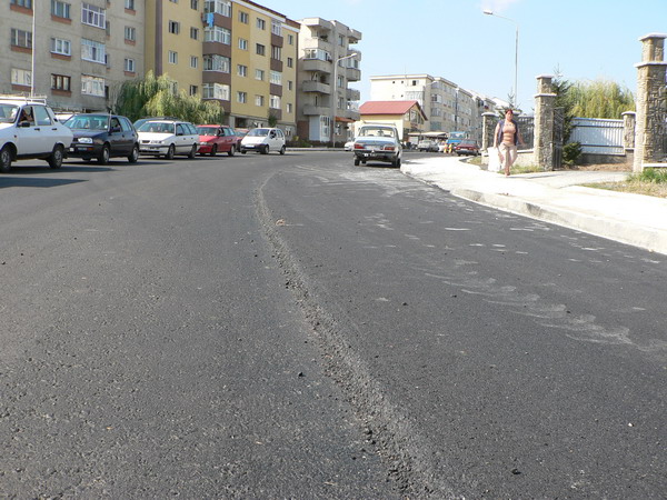 6 Asfaltare str Armatei21.jpg